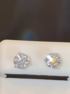 2 carat Classic Round Diamond Stud Earrings, 14k white gold